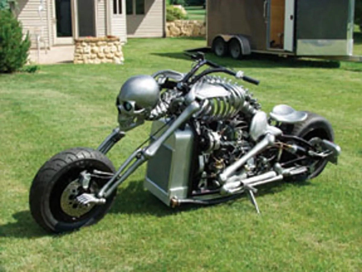 Скелет на Харлей Дэвидсон