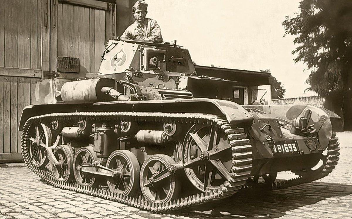 Легкий танк Renault Amr-33