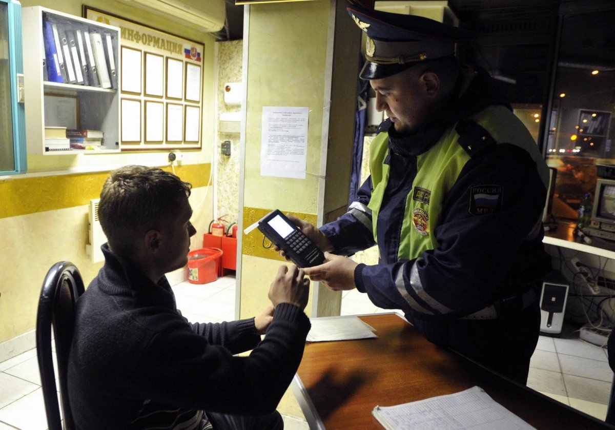 Сотрудница ГИБДД