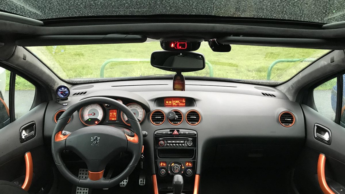 Peugeot 308 2008 салон