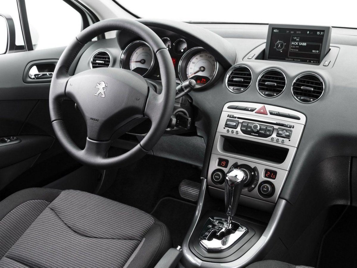 Пежо 308 хэтчбек салон