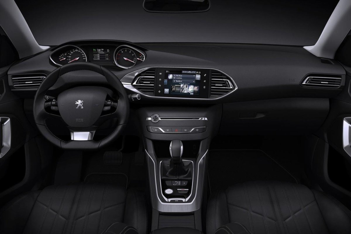 Новый Пежо 308 салон