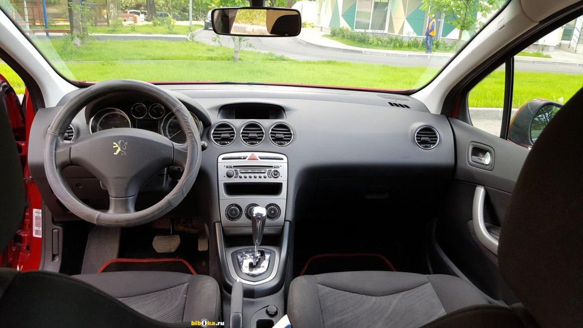 Пежо 308 2010 салон