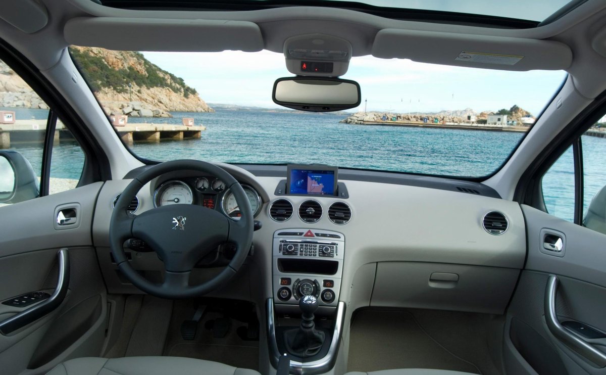 Пежо 308 SW салон 2008