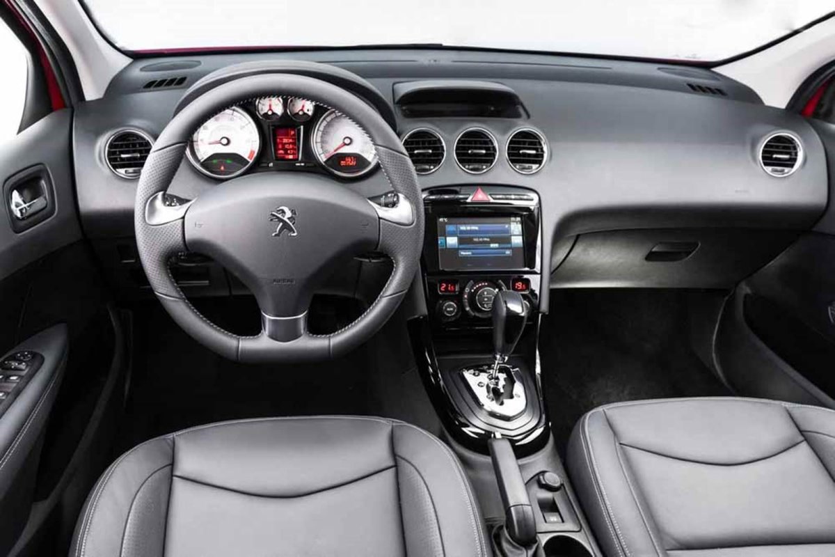 Пежо 308 хэтчбек салон