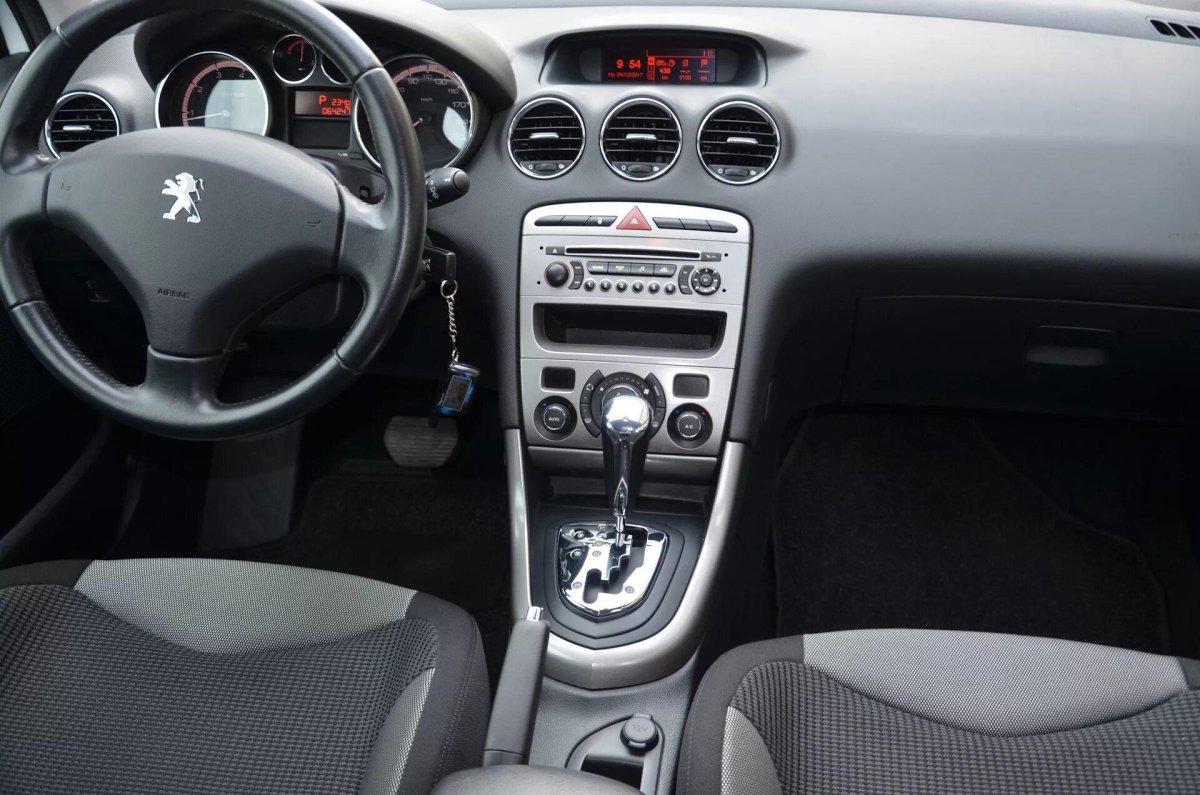 Пежо 308 2009 салон