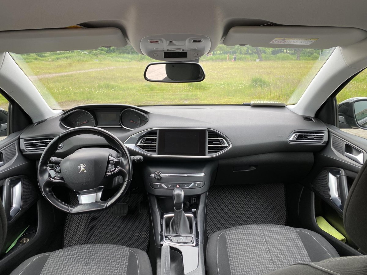 Пежо 308 2017 салон