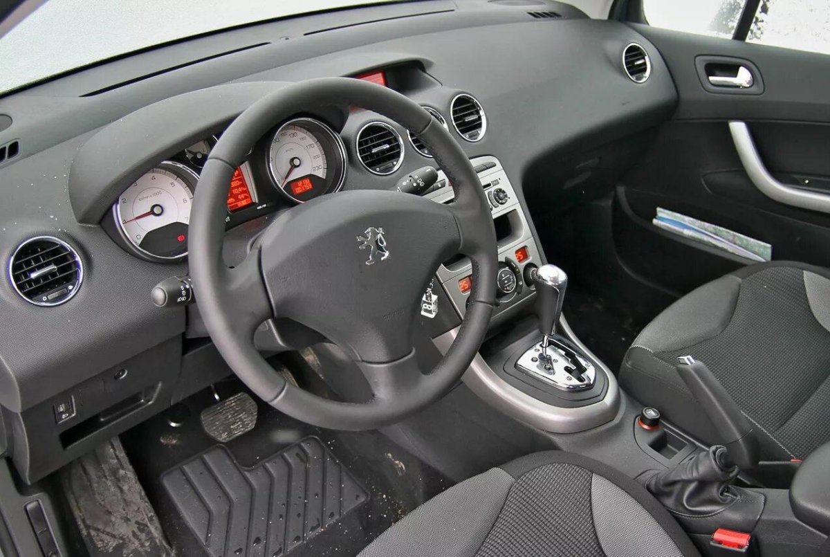 Peugeot 308 салон
