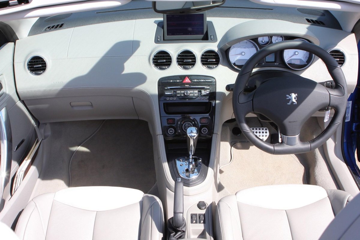 Пежо 308 белая салон