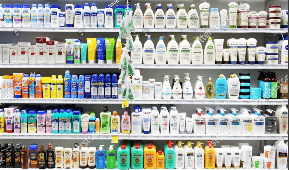 Выкладка бытовой химии в магазине