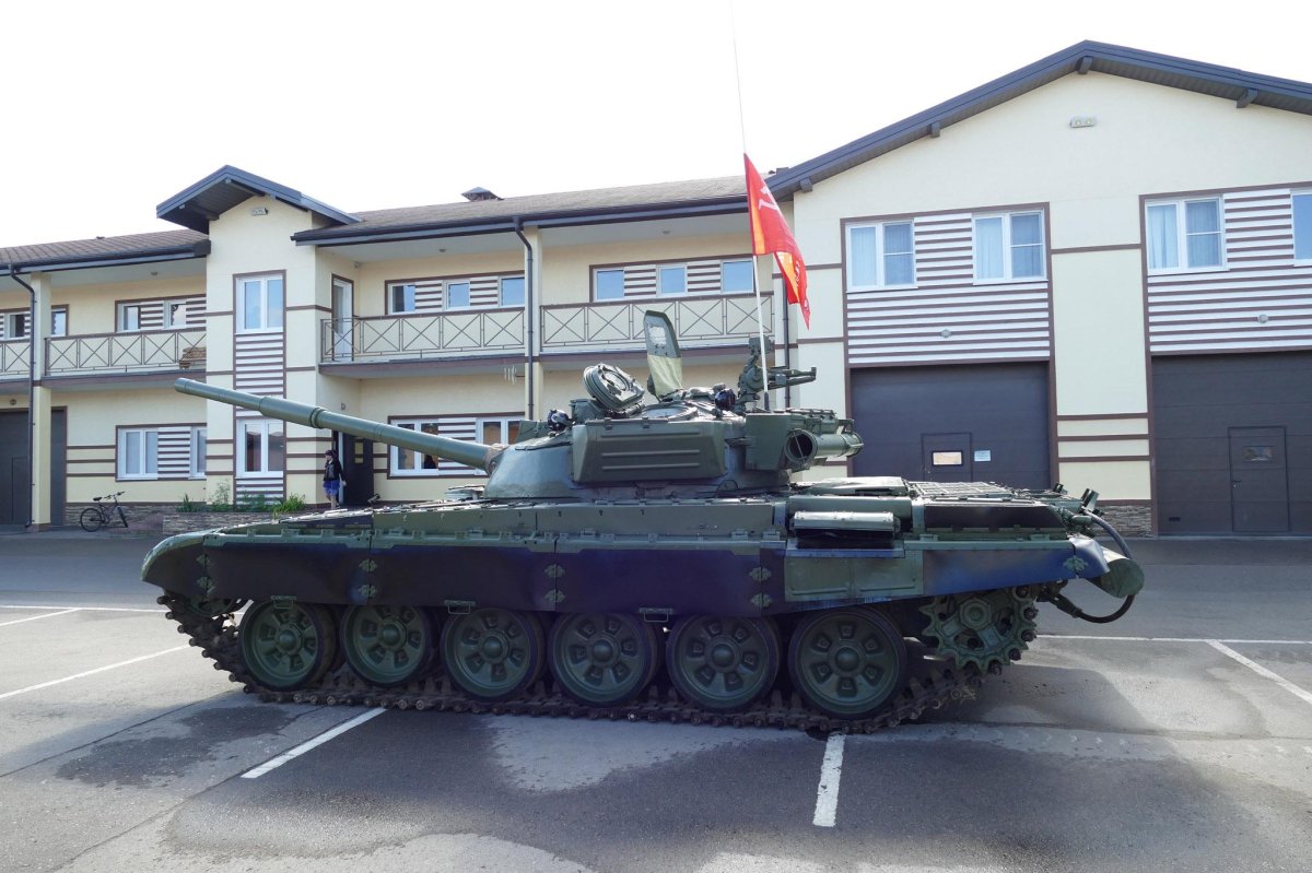 Автомобиль танк