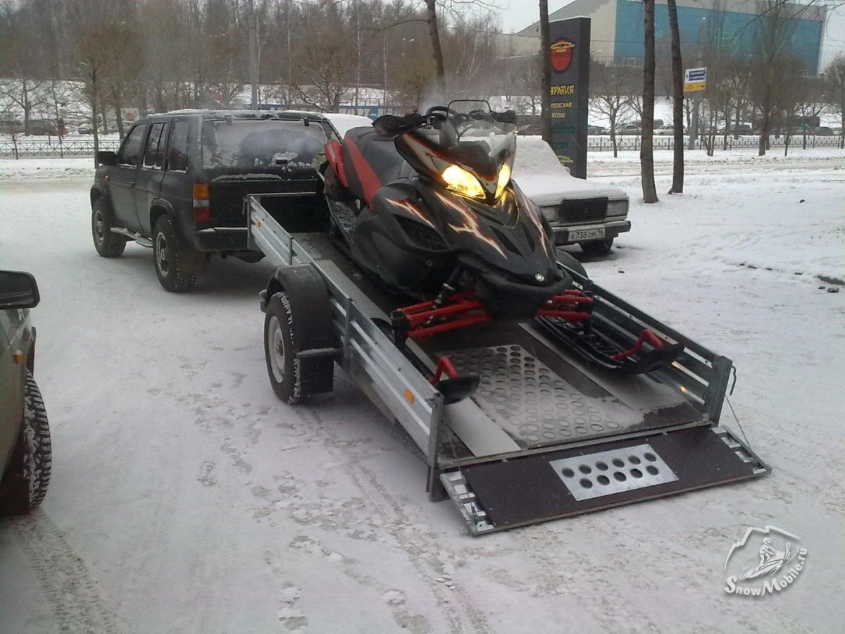 Снегоход Ямаха с прицепом