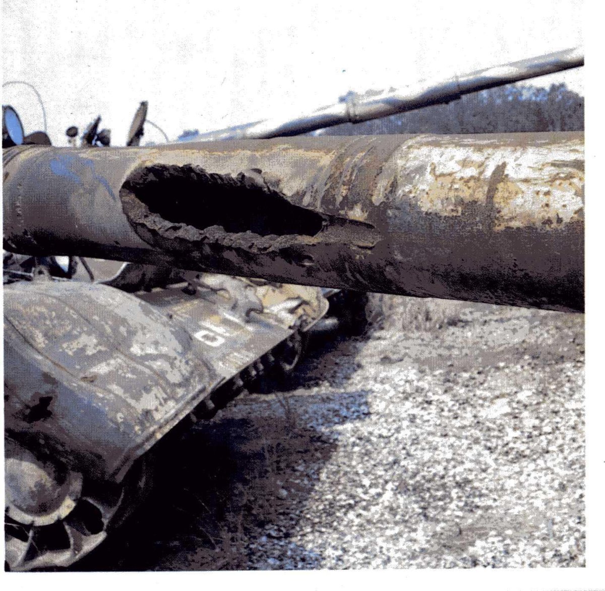 Разорванный ствол пушки