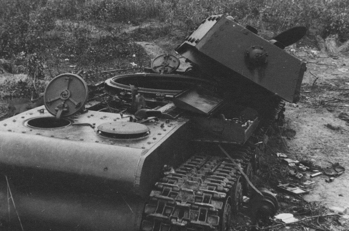 Танк кв-1 подбитый