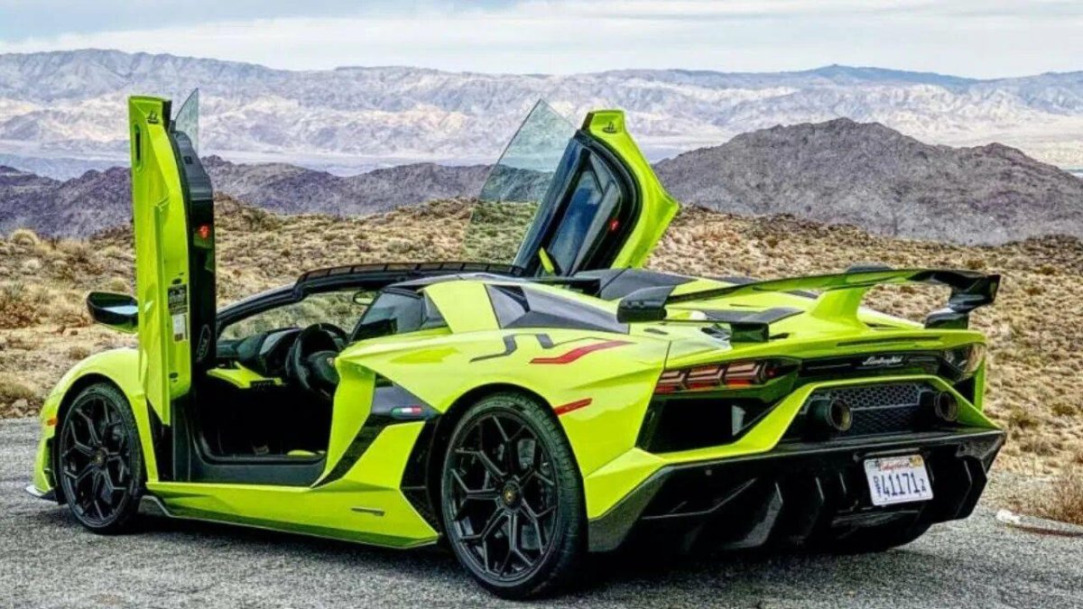 Ламборджини авентадор