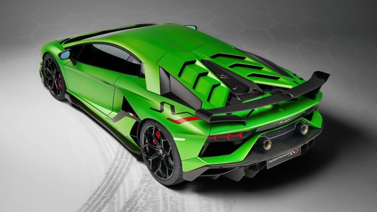 Ламборджини авентадор SVJ