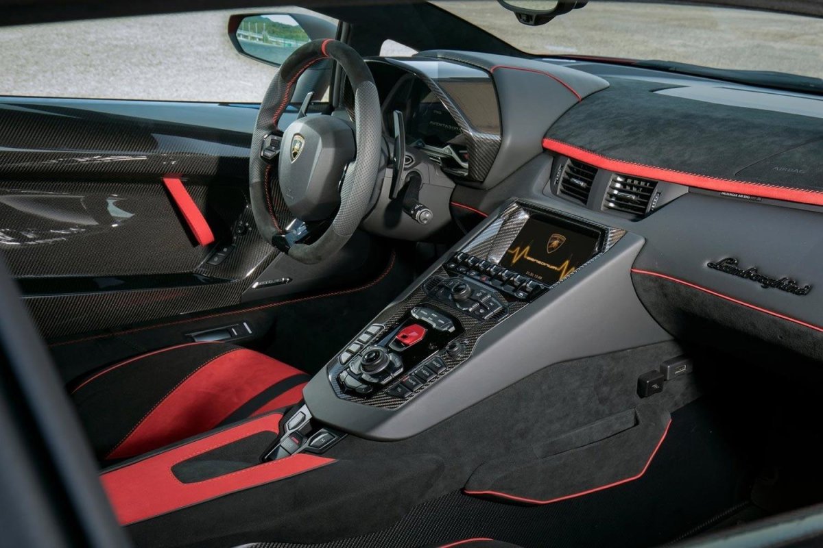 Lamborghini Aventador 2021 салон