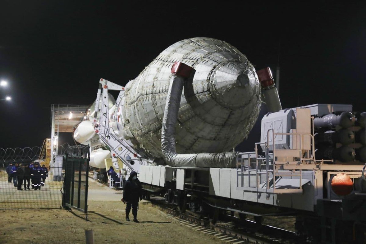 Спутник Аму 7