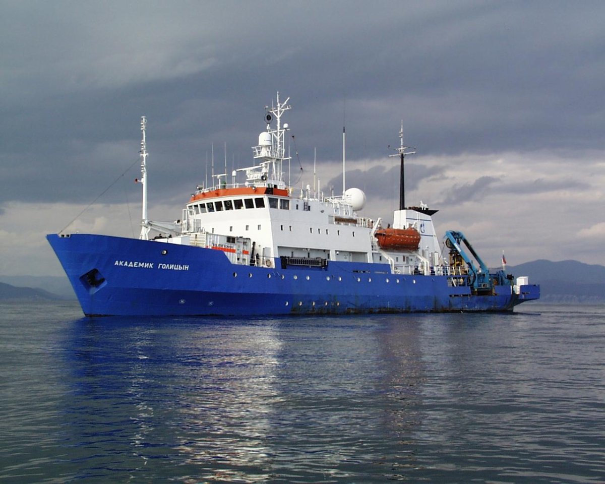 НИС академик Голицын