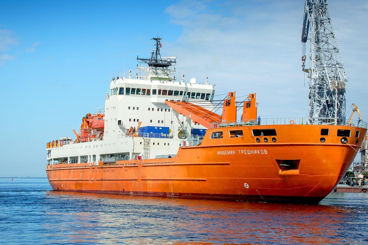 Научно-экспедиционное судно «академик Трёшников»
