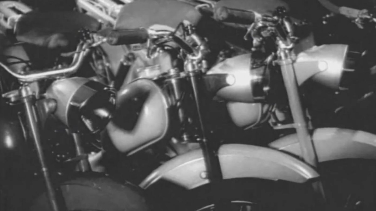 Рижский мотозавод Саркана Звайгзне