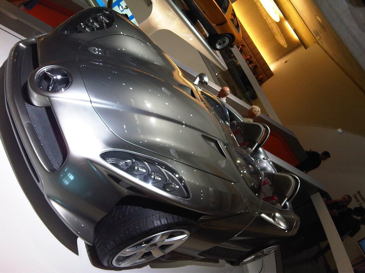 Мерседес Бенц f400