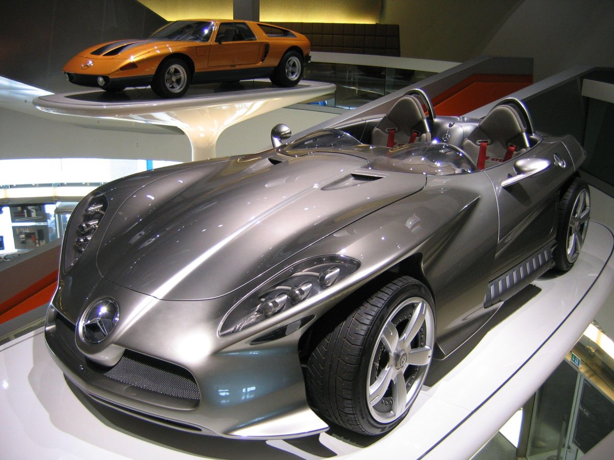 Mercedes-Benz f400 Carving