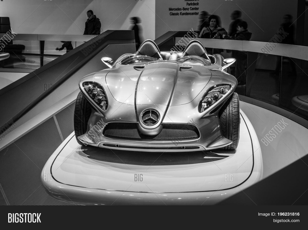 Мерседес Бенц ф400