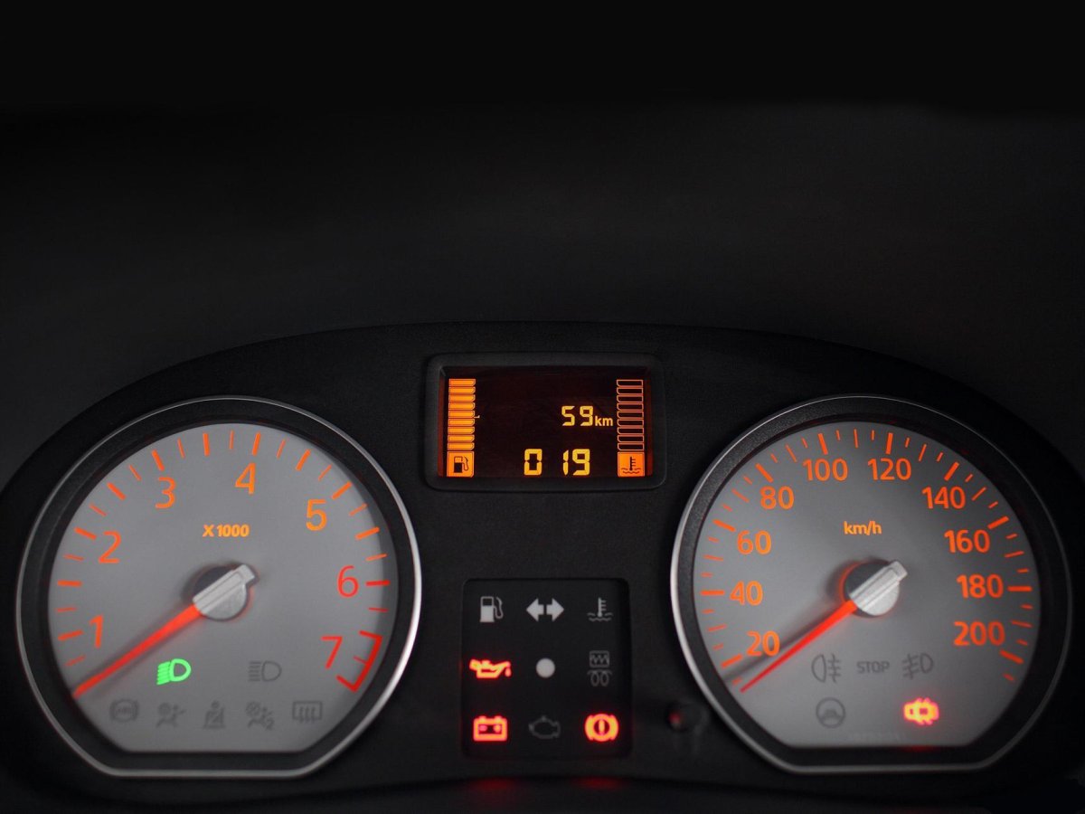 Приборная панель Рено Логан 2011