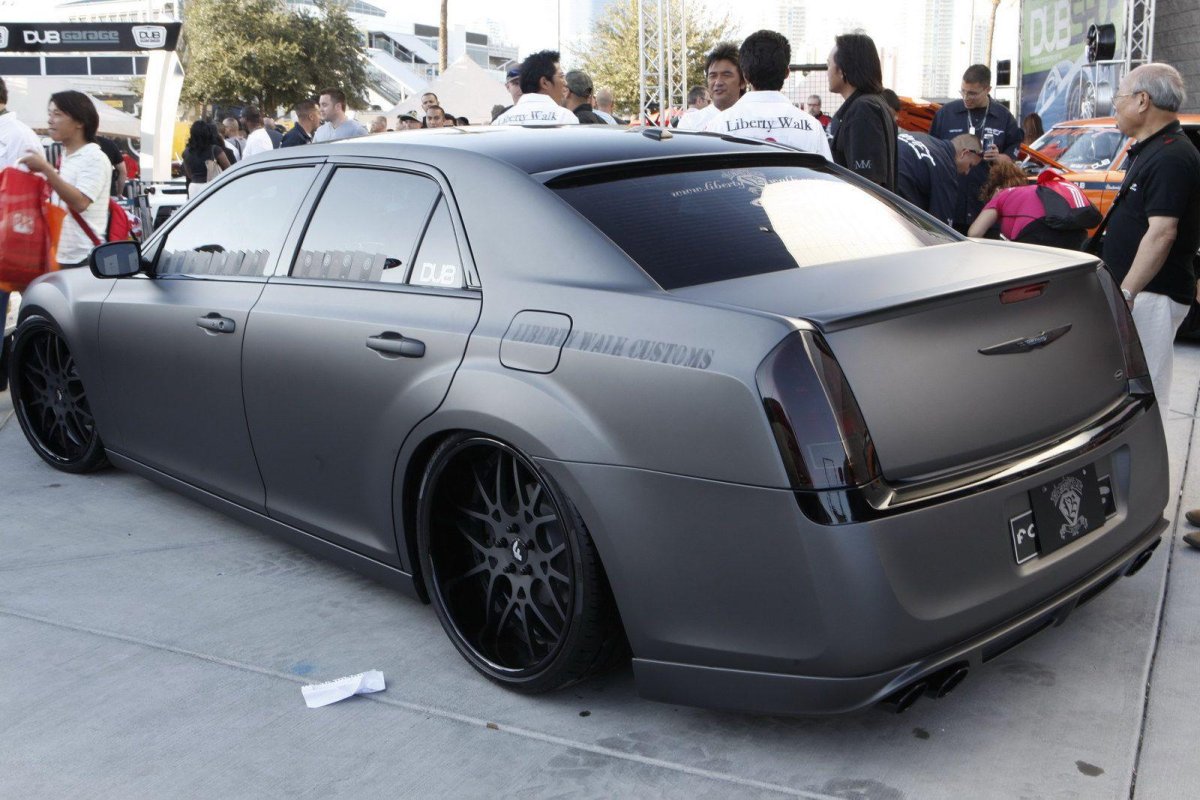 Крайслер 300с серый матовый