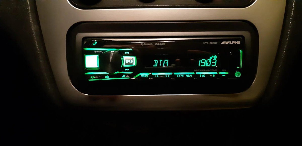 2 Дин магнитола в Волгу Сайбер