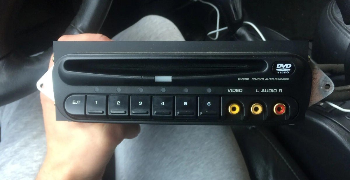 Штатная магнитола Волга Сайбер