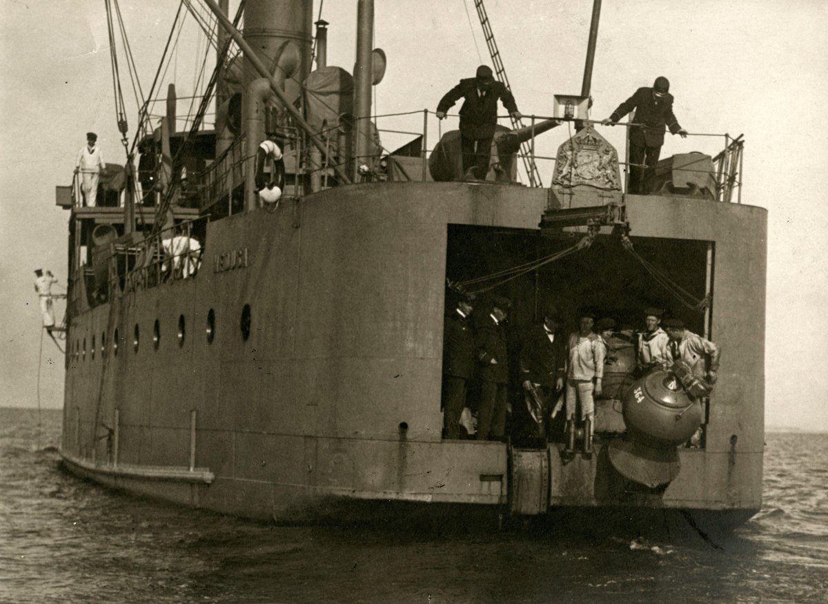 Минный заградитель Амур