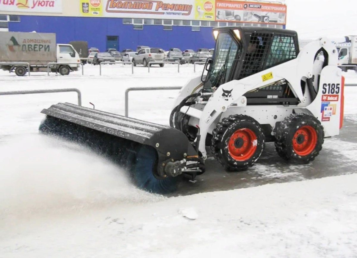 Погрузчик Bobcat s530 для уборки снега