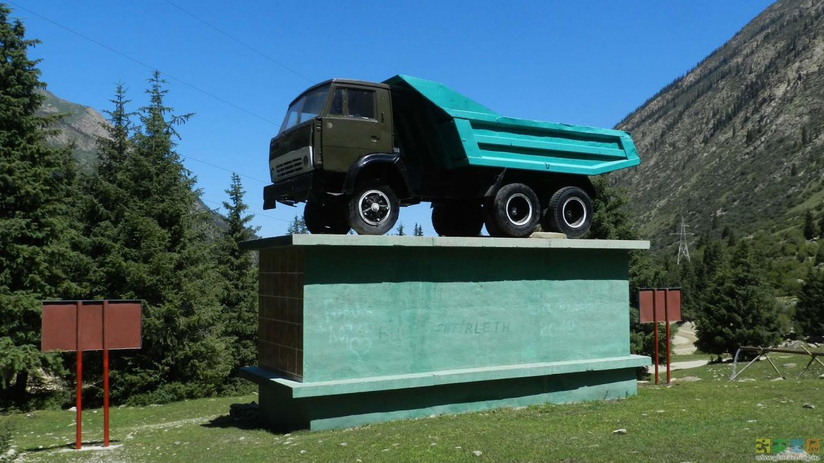 Памятник строителям КАМАЗА Набережные Челны