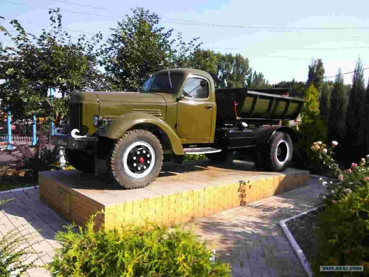 Постамент для автомобиля