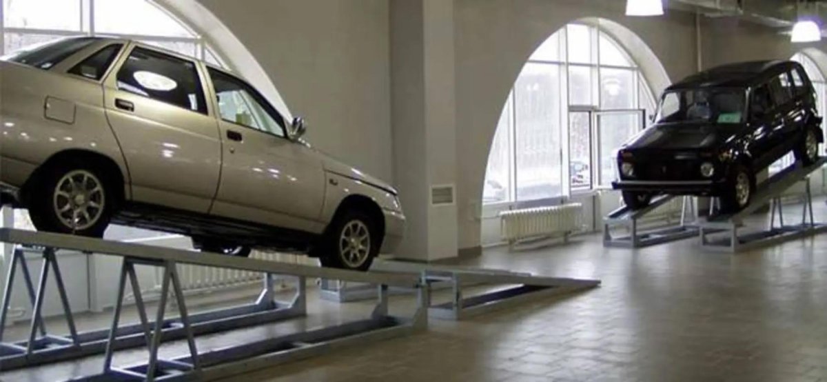 Уличный АВТОПОДИУМ эстакада