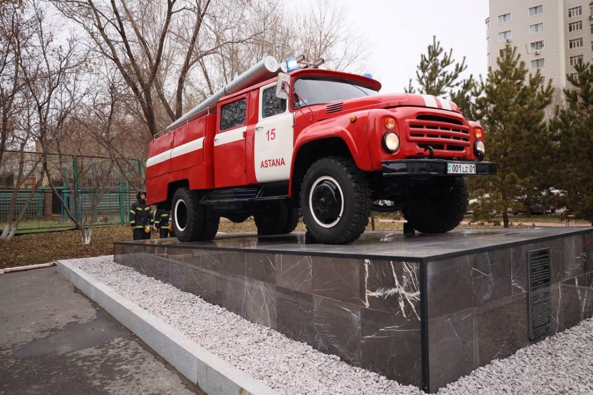 Постамент подарно машины