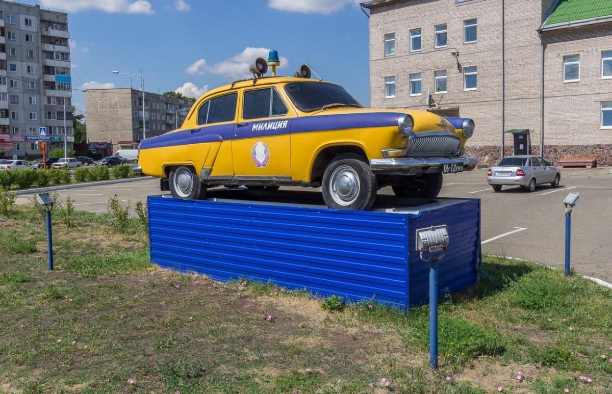 Памятник «автомобиль ГАЗ—21 „Волга“»