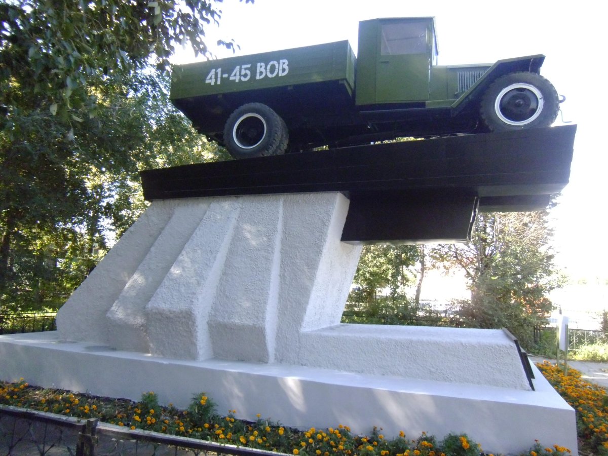 Памятник шоферам в Ульяновске