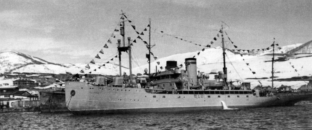 Гидрографическое судно Охотск