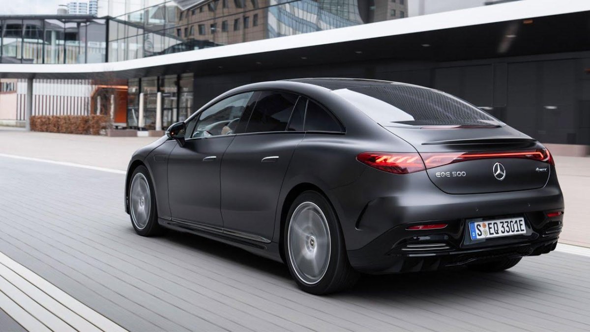 Мерседес eqe 2022