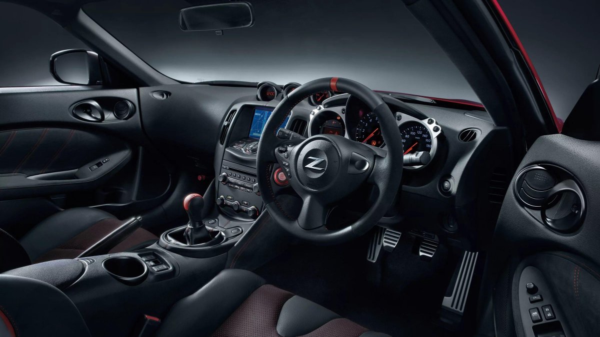 Nissan 370 z Nismo Interior