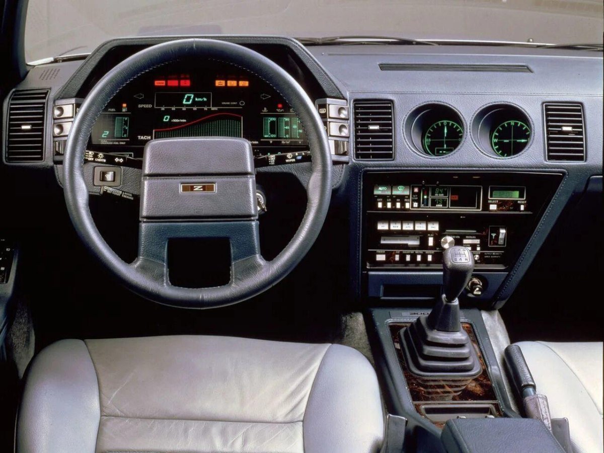 Nissan 300zx z31 Interior