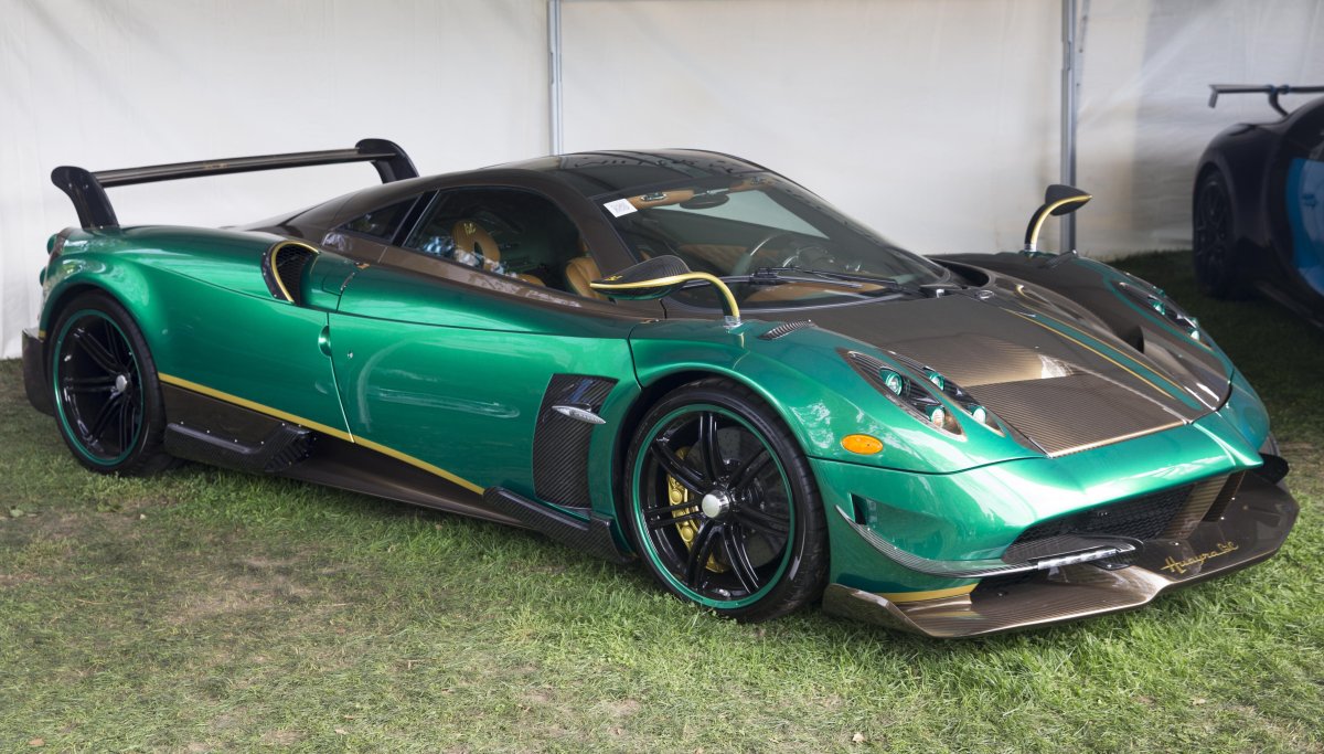 Pagani Huayra r 2022