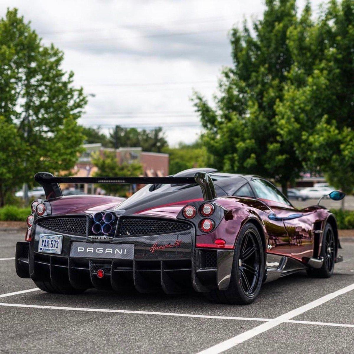 Pagani Huayra автомобиль