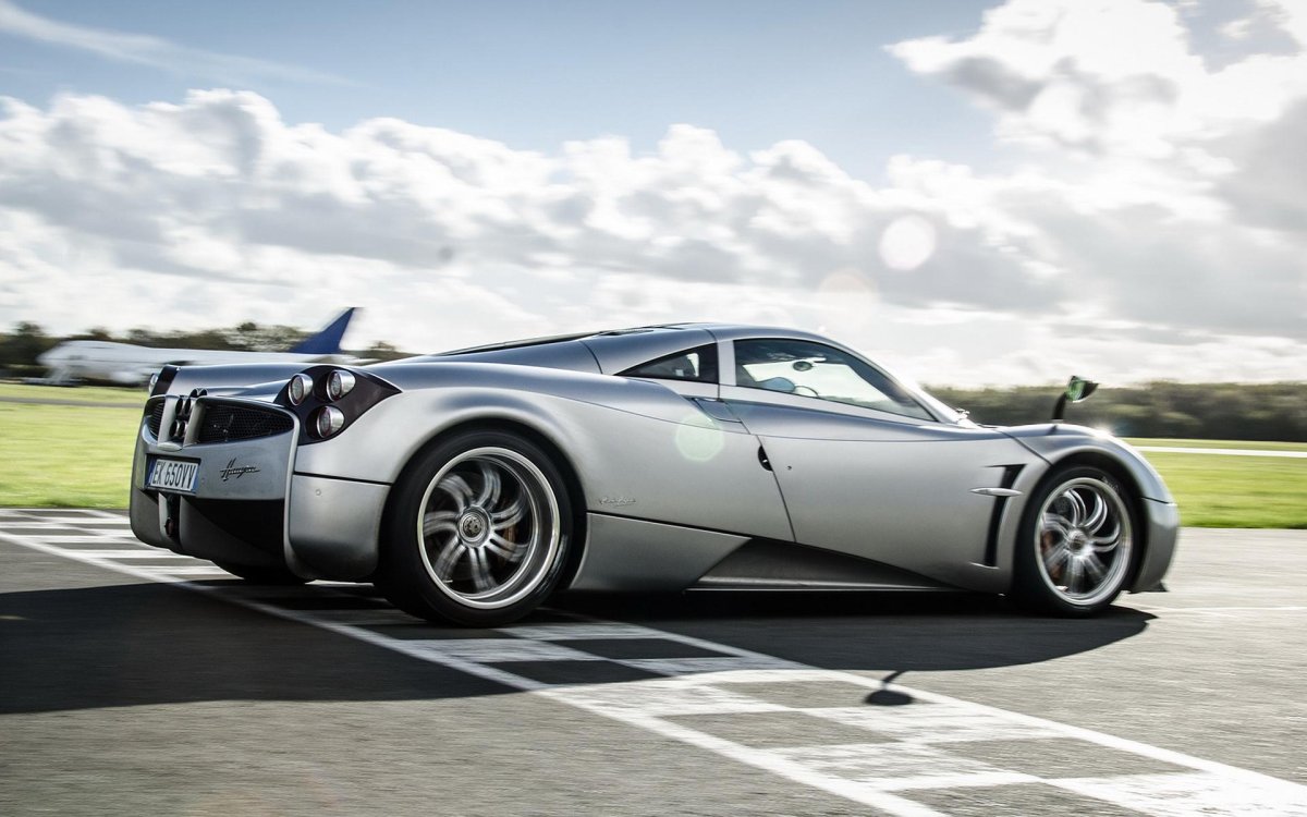 Пагани Хуайра 2012