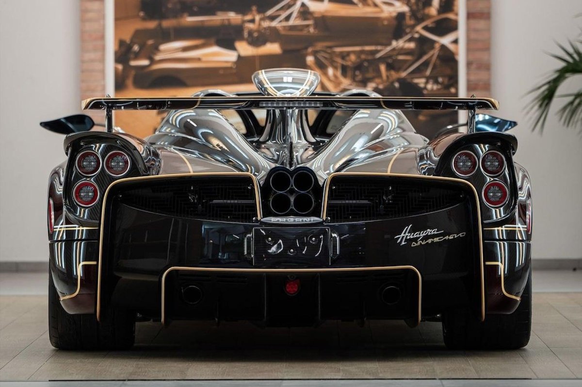 Машина Pagani Huayra