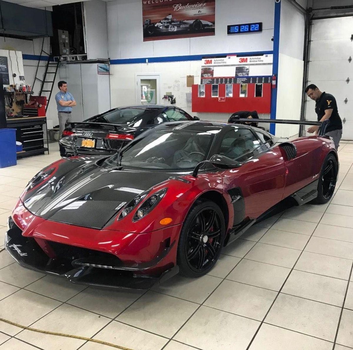 Pagani Huayra BC В цвете Rosso Dubai