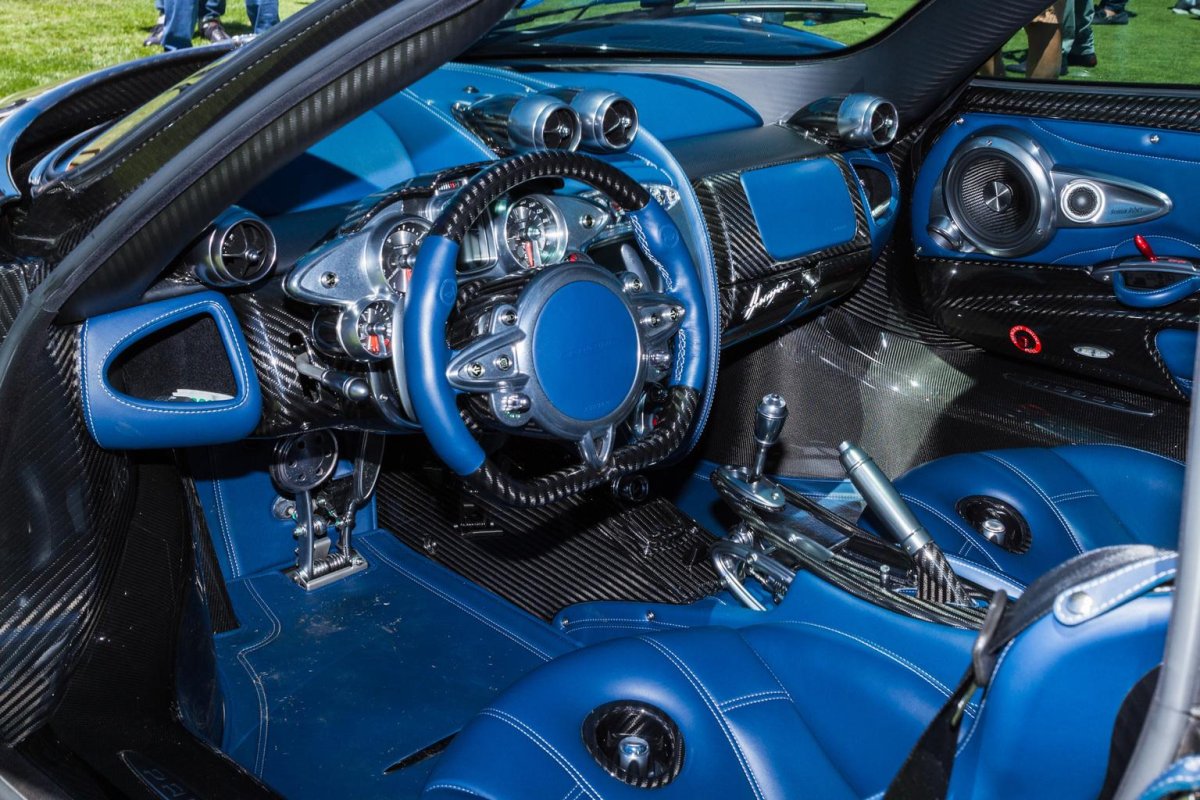 Pagani Huayra салон